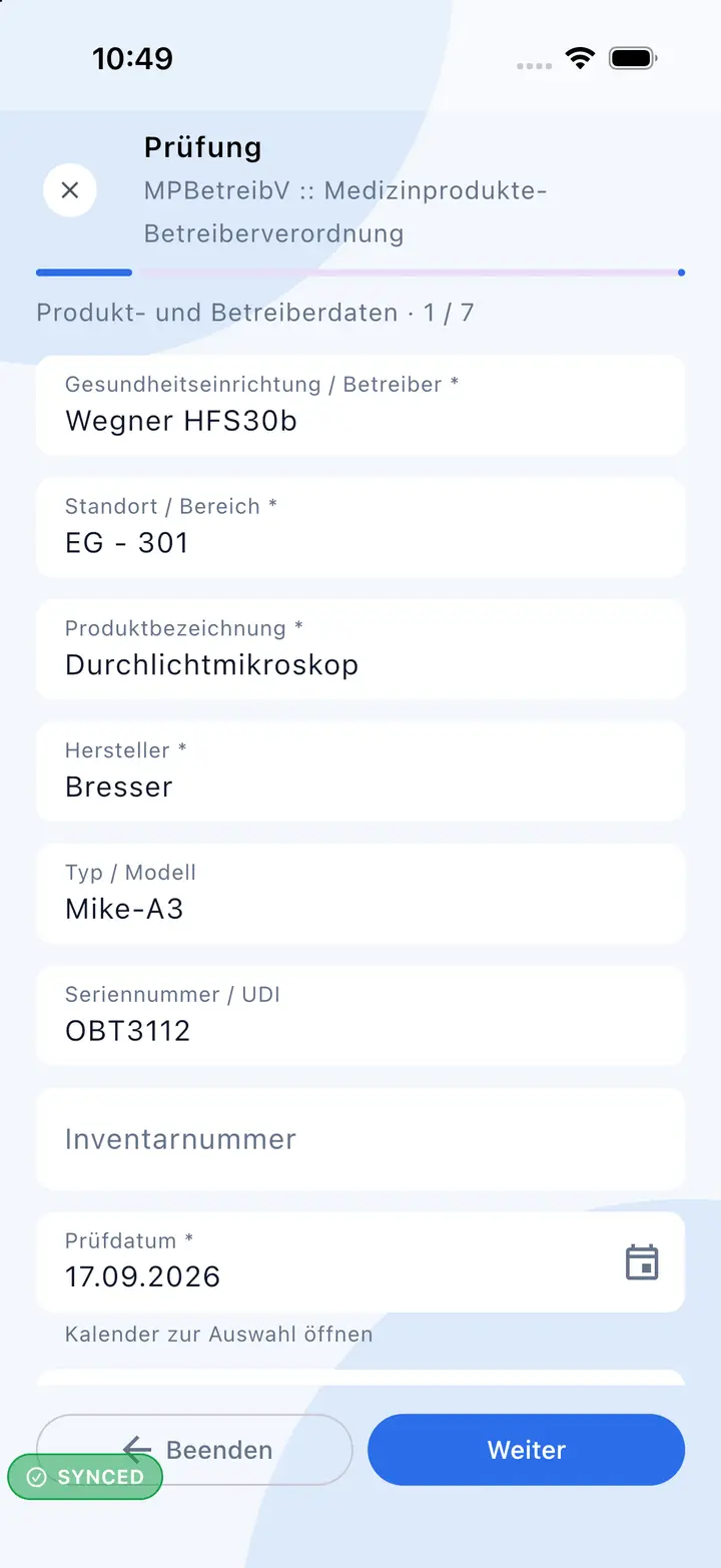 Prüfprotokoll in der App mit Produkt- und Betreiberdaten und sichtbarem Sync-Status